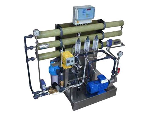 Impianti ad osmosi inversa con portata oraria di 150 lt. Reverse osmosis systems with hourly flow rate from 150 liters.