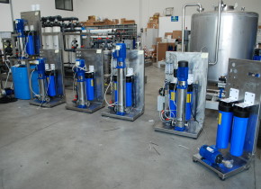 Montaggio di vari osmosi inversa serie ROT EDT. Assembly of various reverse osmosis ROT EDT series.